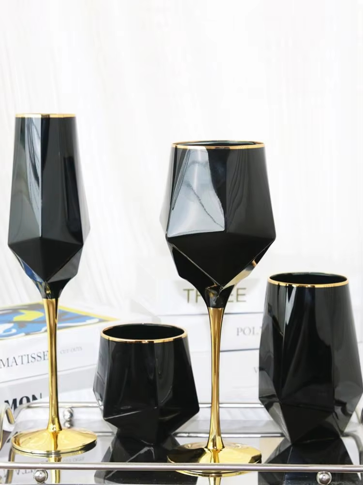 Wine Beer Whiskey - Saf Siyah Kristal Altın Kenar şarap